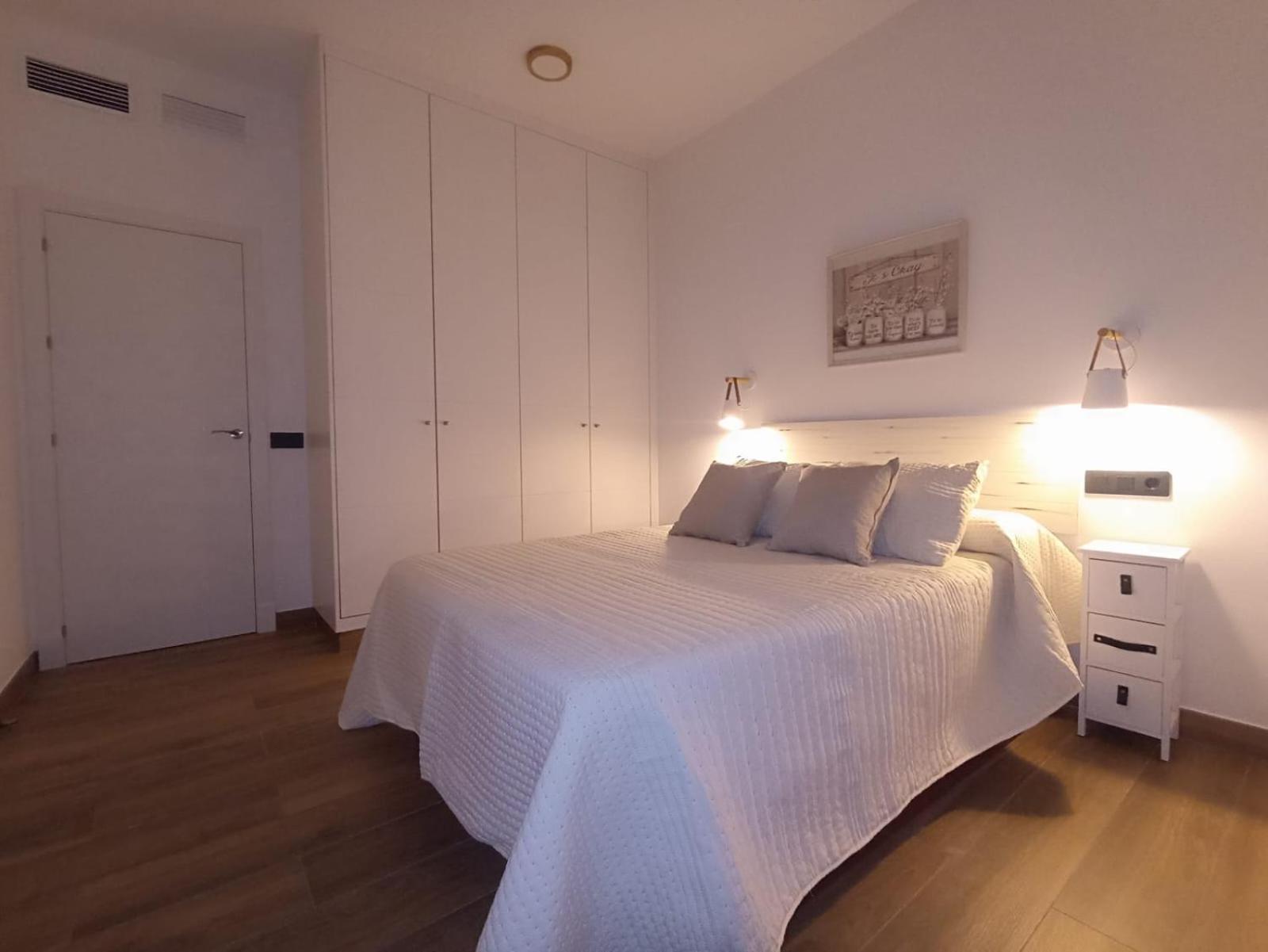 Apartamento Nuevo Centrico Con Aparcamiento Privado Incluido Alcala de Guadaira Ngoại thất bức ảnh